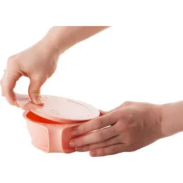 Детская тарелка с крышкой Lalababy Play with Me Hello, Hippo! персиковая карамель