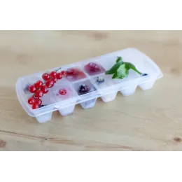 Muz qolipi 12 ta muzlatgichlik Plast Team HELSINKI