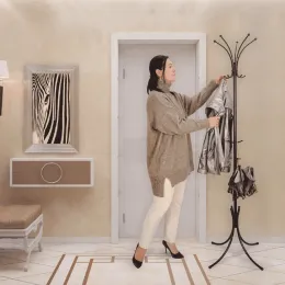 Kiyim uchun ilgich ЗМИ Корона qora